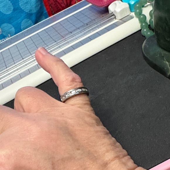 Stylish 925 Sterling Silver Band With CZ Stones - Picture 4 of 8